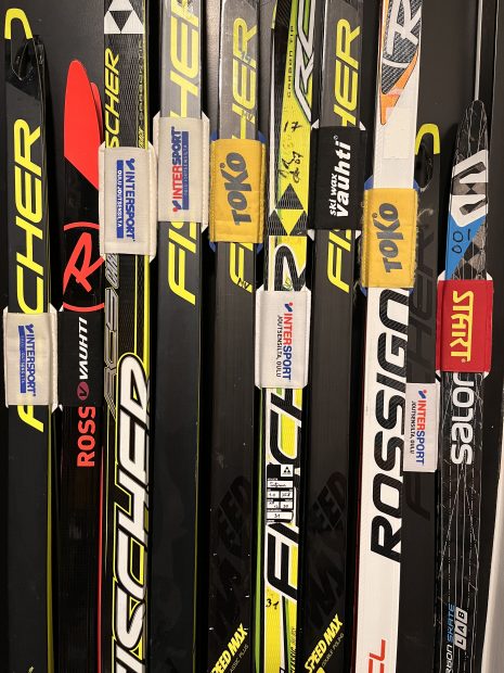 Hiihtokunkku tarjoaa luotettavaa ja laadukasta suksihuoltoa ammattitaidolla, nopeasti ja kilpailukykyiseen hintaan!